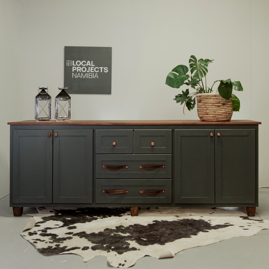 Server with Leather Handles and Kiaat Top